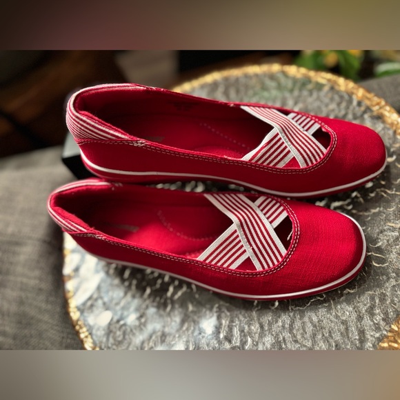 NEW Grasshoppers Nantucket Red Comfort Flats • Size 8M • Canvas Slip-On Shoes - Picture 7 of 17